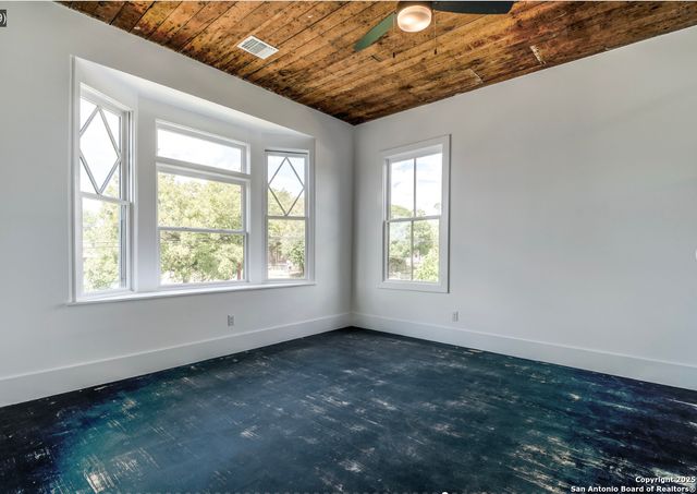 630 E CARSON ST, San Antonio, TX 78208