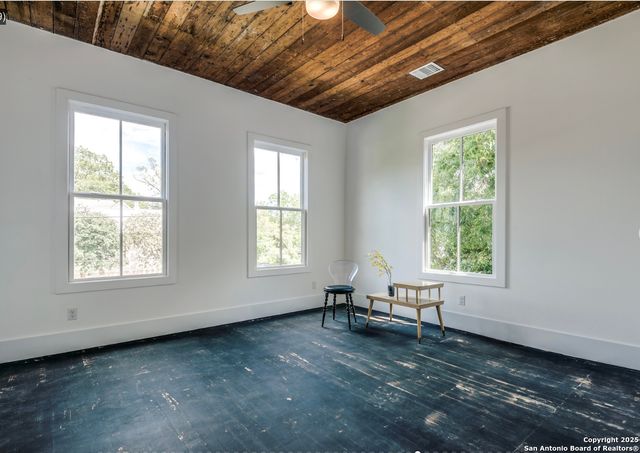 630 E CARSON ST, San Antonio, TX 78208