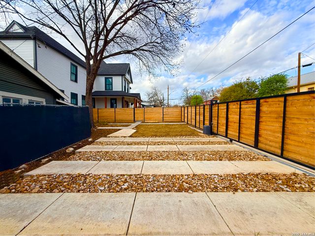 630 E CARSON ST, San Antonio, TX 78208