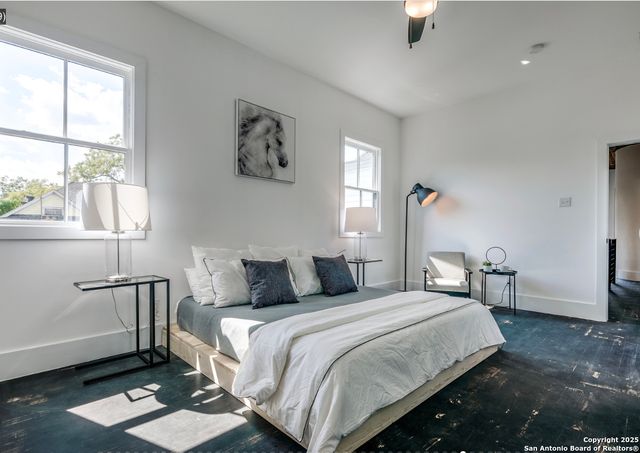 630 E CARSON ST, San Antonio, TX 78208