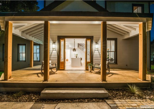 630 E CARSON ST, San Antonio, TX 78208