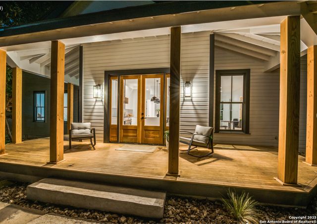 630 E CARSON ST, San Antonio, TX 78208