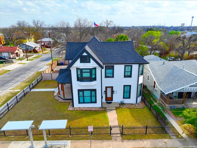 630 E CARSON ST, San Antonio, TX 78208