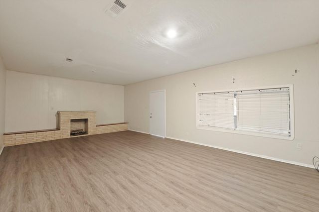 6930 Avenue S, Houston, TX 77011