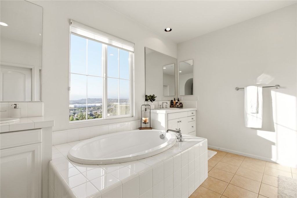 Image 30 of property listing at 817 Terrace Lane E 7, Diamond Bar, CA 91765