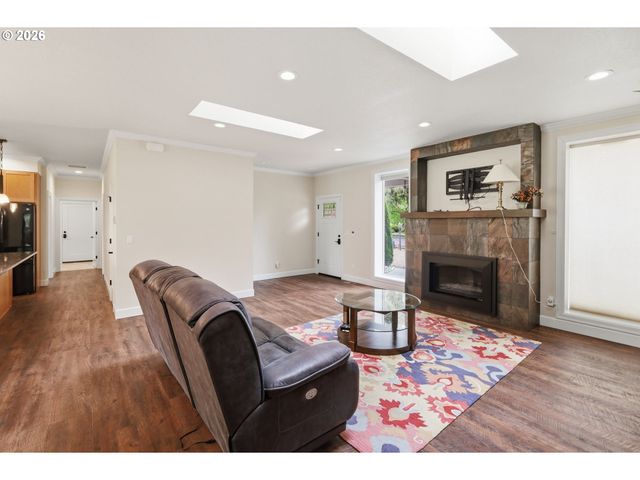 106 HANSEN Ln, Eugene, OR 97404