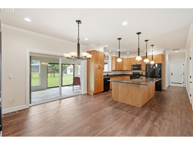 106 HANSEN Ln, Eugene, OR 97404