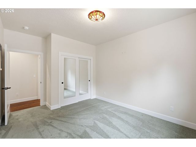 106 HANSEN Ln, Eugene, OR 97404