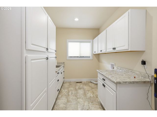 106 HANSEN Ln, Eugene, OR 97404