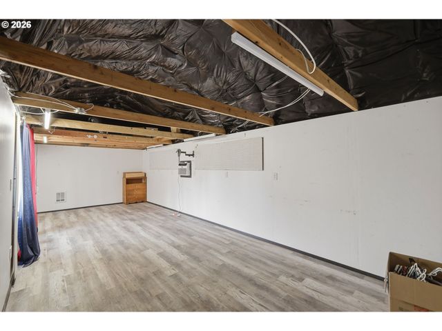 106 HANSEN Ln, Eugene, OR 97404