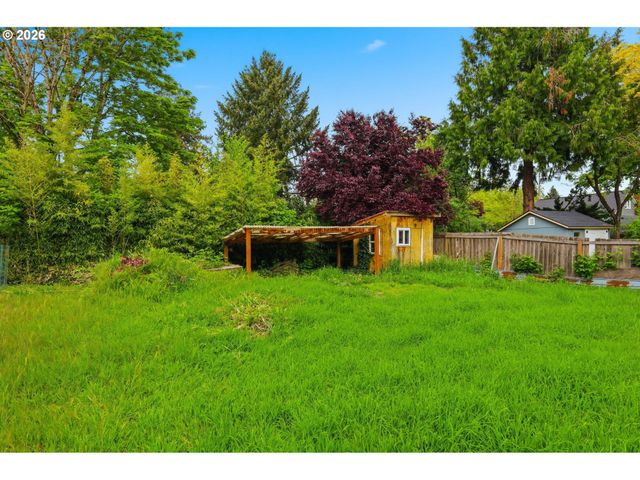 106 HANSEN Ln, Eugene, OR 97404