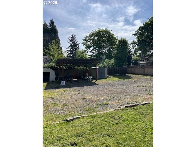106 HANSEN Ln, Eugene, OR 97404