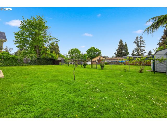 106 HANSEN Ln, Eugene, OR 97404
