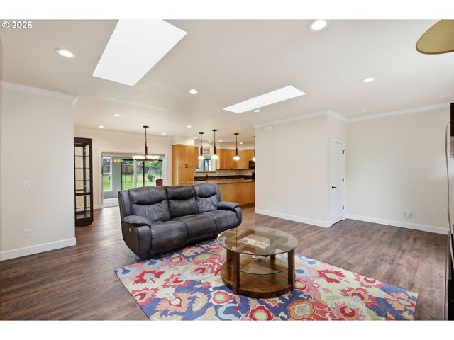 106 HANSEN Ln, Eugene, OR 97404