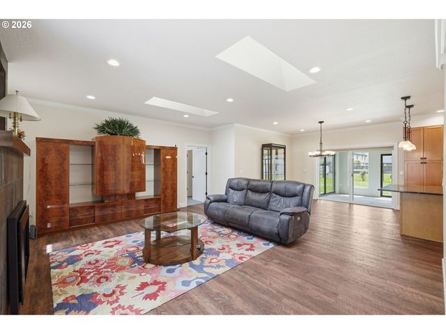 106 HANSEN Ln, Eugene, OR 97404