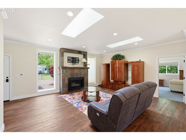 106 HANSEN Ln, Eugene, OR 97404