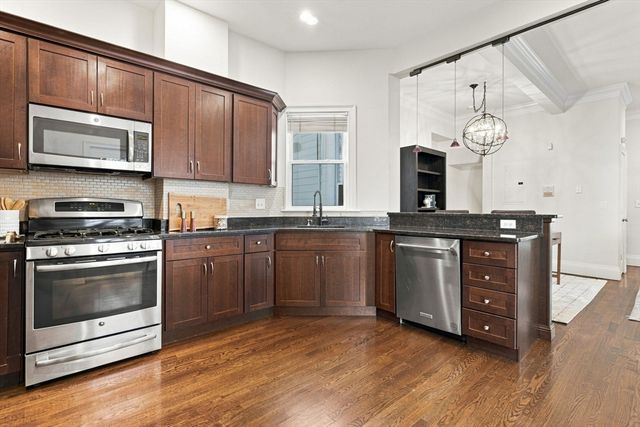 16 Thomas Park 1, Boston, MA 02127