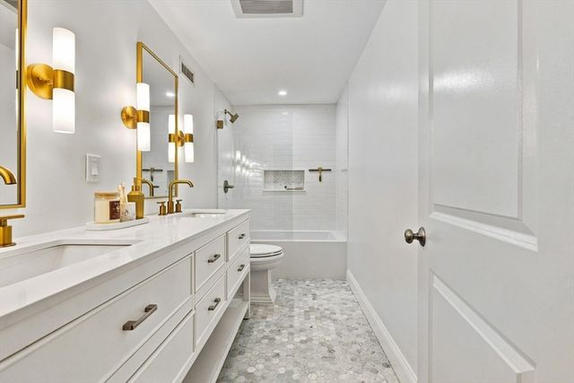 16 Thomas Park 1, Boston, MA 02127