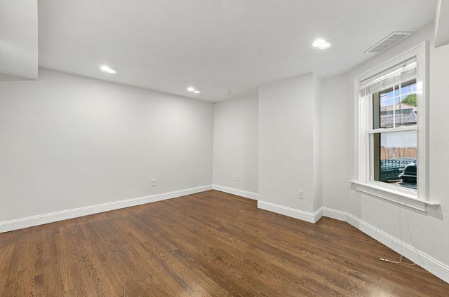 16 Thomas Park 1, Boston, MA 02127
