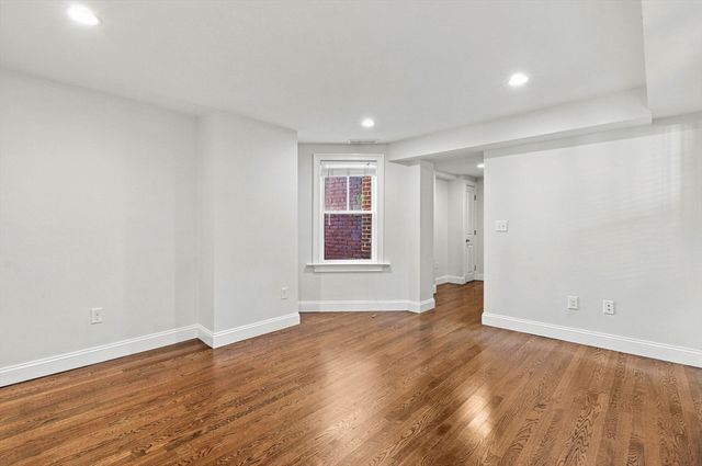 16 Thomas Park 1, Boston, MA 02127