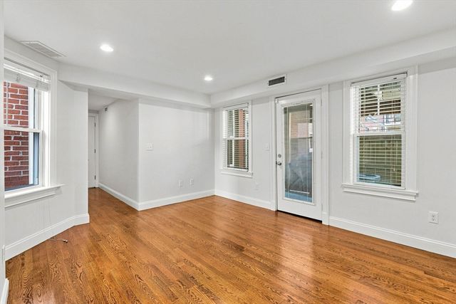 16 Thomas Park 1, Boston, MA 02127