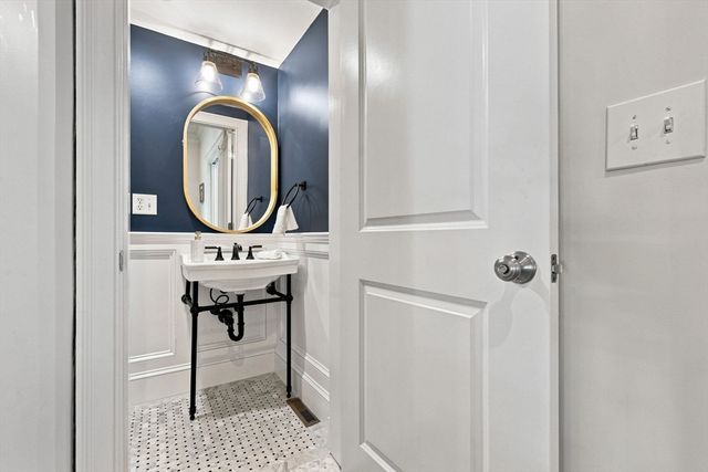 16 Thomas Park 1, Boston, MA 02127