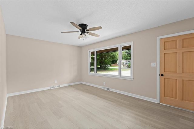 117 Hinshaw Avenue, Yadkinville, NC 27055