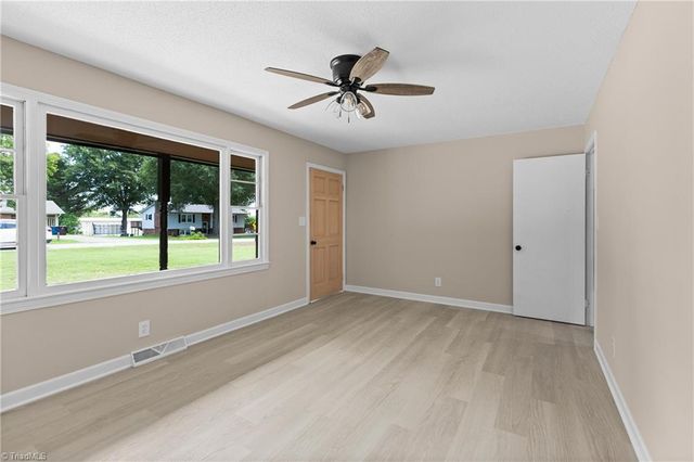 117 Hinshaw Avenue, Yadkinville, NC 27055