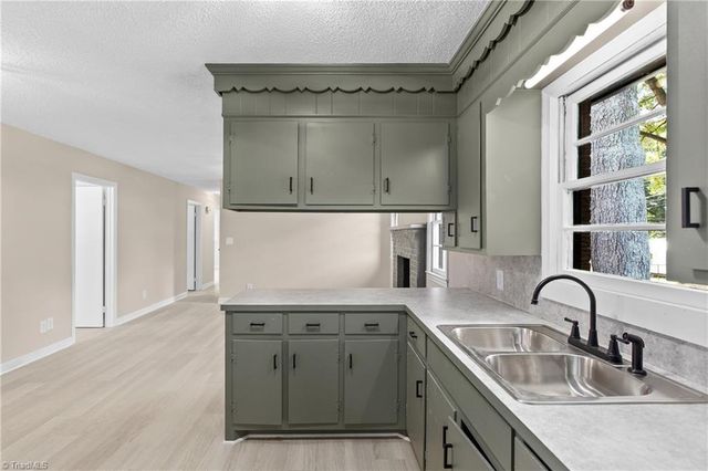 117 Hinshaw Avenue, Yadkinville, NC 27055