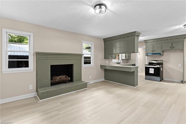 117 Hinshaw Avenue, Yadkinville, NC 27055