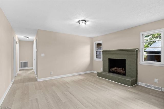 117 Hinshaw Avenue, Yadkinville, NC 27055