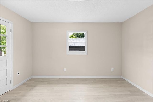 117 Hinshaw Avenue, Yadkinville, NC 27055