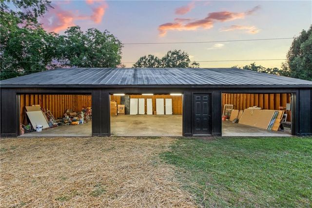 117 Hinshaw Avenue, Yadkinville, NC 27055