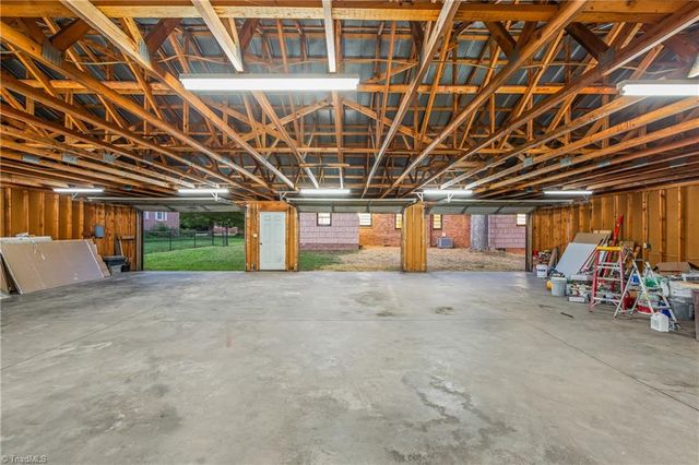 117 Hinshaw Avenue, Yadkinville, NC 27055