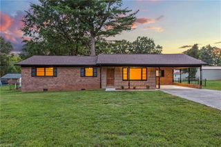 117 Hinshaw Avenue, Yadkinville, NC 27055