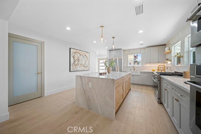 1676 W 24th, Los Angeles, CA 90007