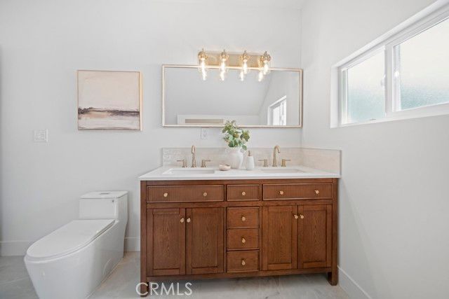 1676 W 24th, Los Angeles, CA 90007