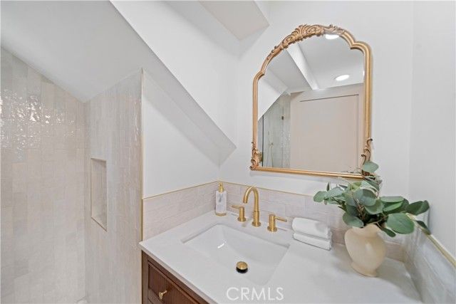 1676 W 24th, Los Angeles, CA 90007