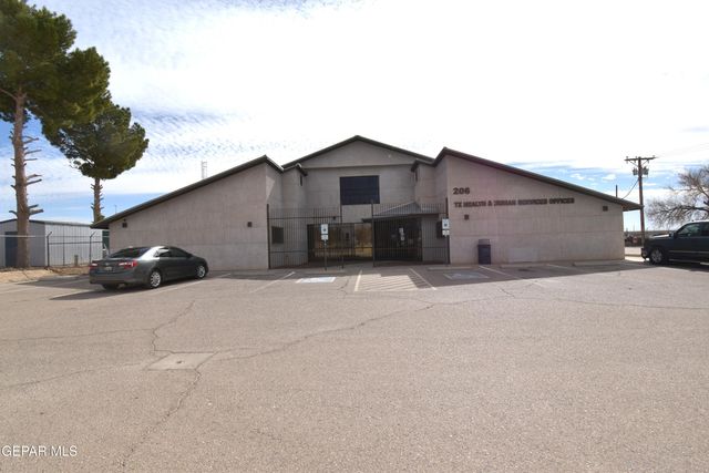 206 8th Street SE, Fabens, TX 79838