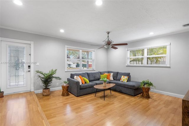 3021 N 72nd Way, Hollywood, FL 33024