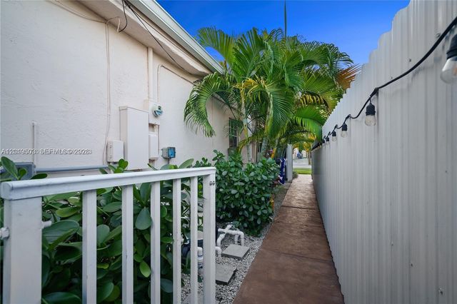 3021 N 72nd Way, Hollywood, FL 33024