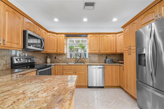 3021 N 72nd Way, Hollywood, FL 33024