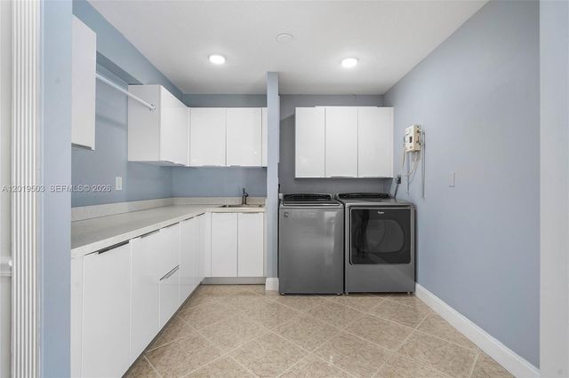 3021 N 72nd Way, Hollywood, FL 33024