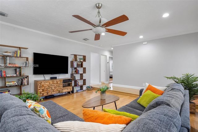 3021 N 72nd Way, Hollywood, FL 33024