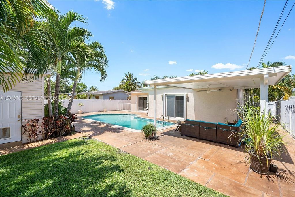 3021 N 72nd Way, Hollywood, FL 33024
