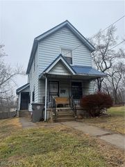 222 seneca Street, Youngstown, OH 44510