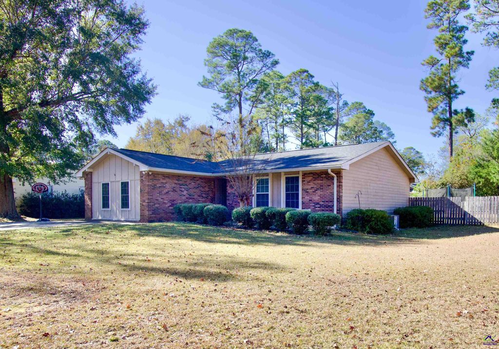 1205 Morningside Drive, Perry, GA 31069