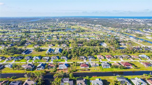 22 MARK TWAIN LANE, Rotonda West, FL 33947