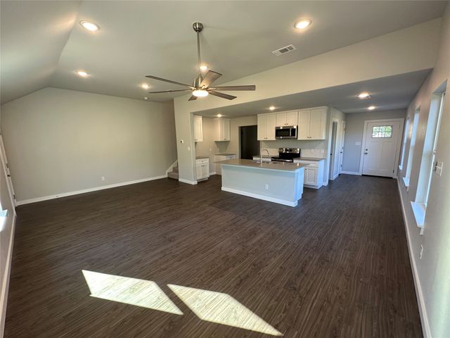 1702 E Powell Avenue, Fort Worth, TX 76104