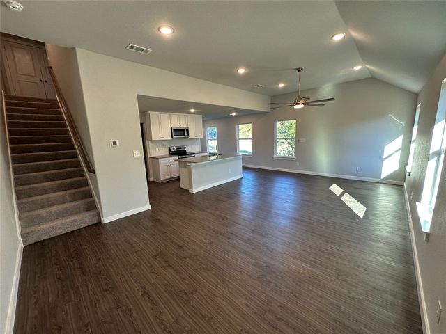 1702 E Powell Avenue, Fort Worth, TX 76104